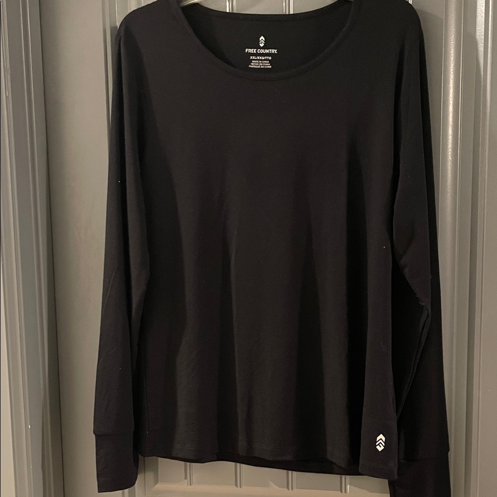 Free Country women’s classic Black Long Sleeve Tee